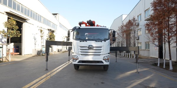 一台科尼乐 32 米小型混凝土泵车，搞定农村多数浇筑工程
