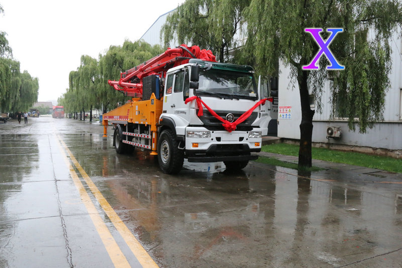 小型泵车