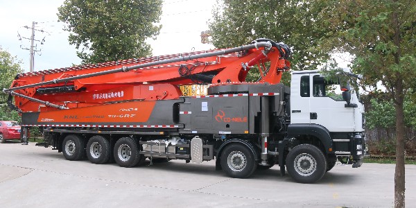 当混凝土泵车操作不当时的危害有哪些？