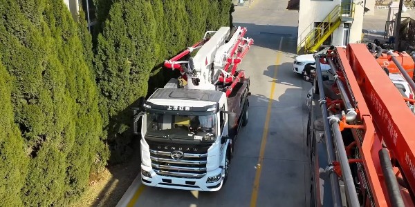 农村小型混凝土泵车-科尼乐32米泵车