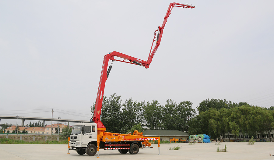 科尼乐 东风随专35米 混凝土泵车