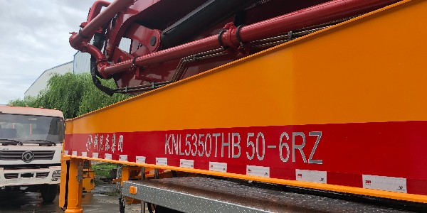 液压缸由哪些部分组成？