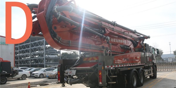 检查泵车的各配件安全后再使用