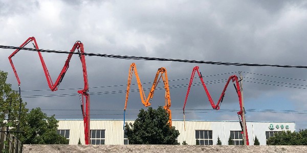 混凝土泵输送管道固定以免滑动