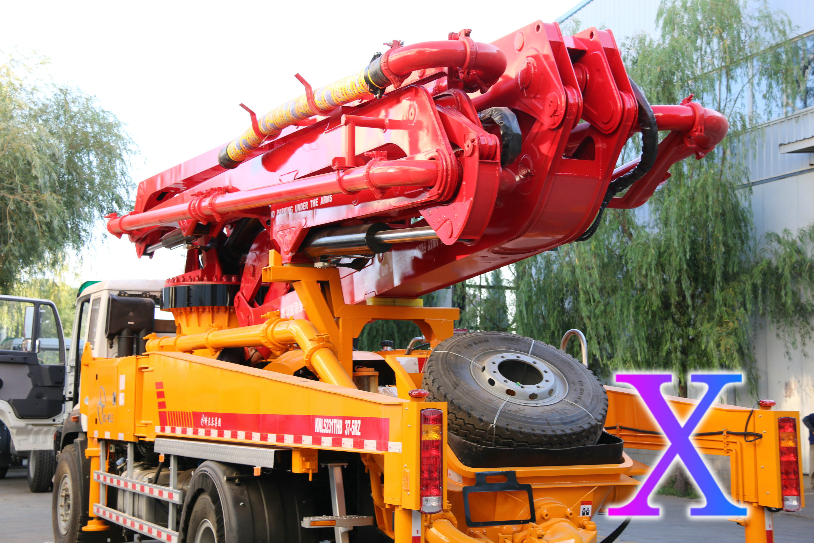 小型泵车