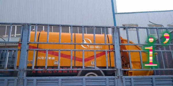 如何根据混凝土泵的泵送情况选择低速或高速泵送？