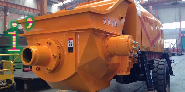 如何降低混凝土泵的泵送冲击以及颤动现象，消除卡箍式连接带来的隐患