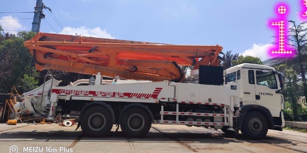 在选购时，除了考虑泵车价格之外，还需要考虑哪些重要因素？