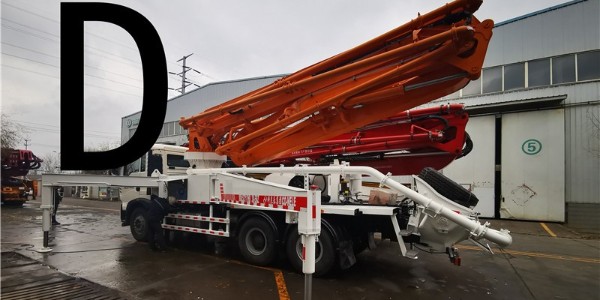 混凝土泵堵管时，可通过正反泵判断部位