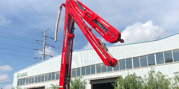 泵车在操作室容易发生哪些危险？