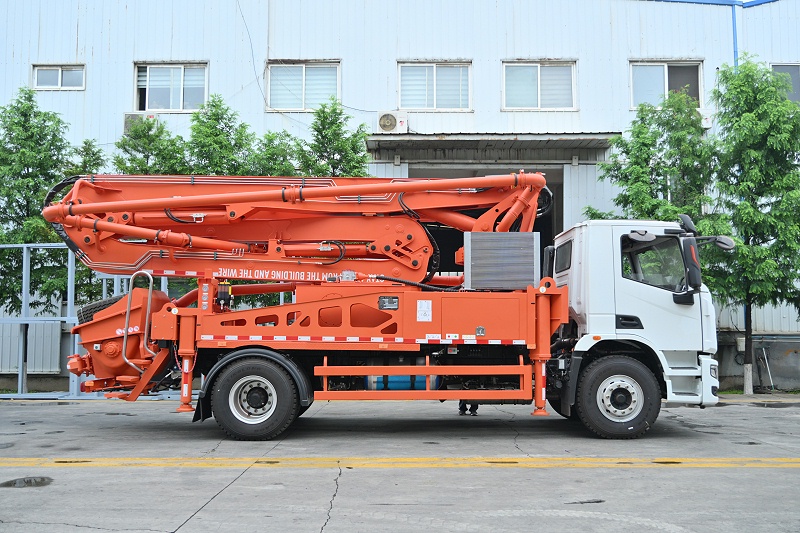 32米上汽红岩底盘