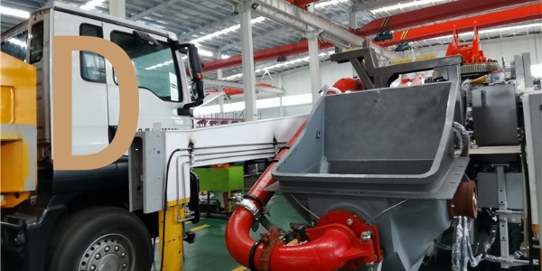 为保证泵车油箱油液顺利冲洗泄油管路