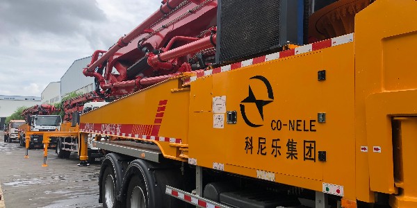 在视线不清晰时怎么使用泵车