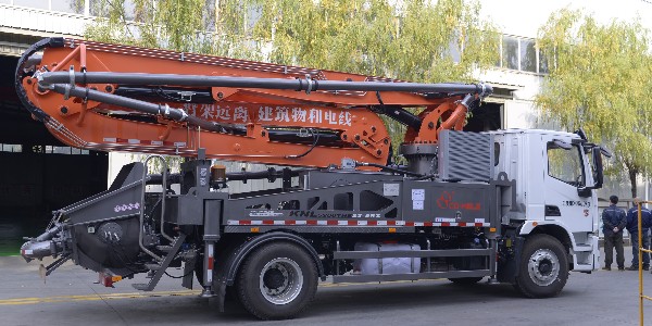32米泵车在操作臂架之前要注意哪些？